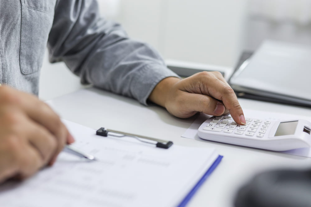 como funciona holding familiar